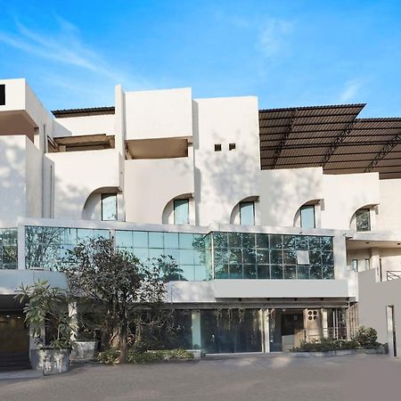 Palette Country Club Surat Hotel Exterior photo