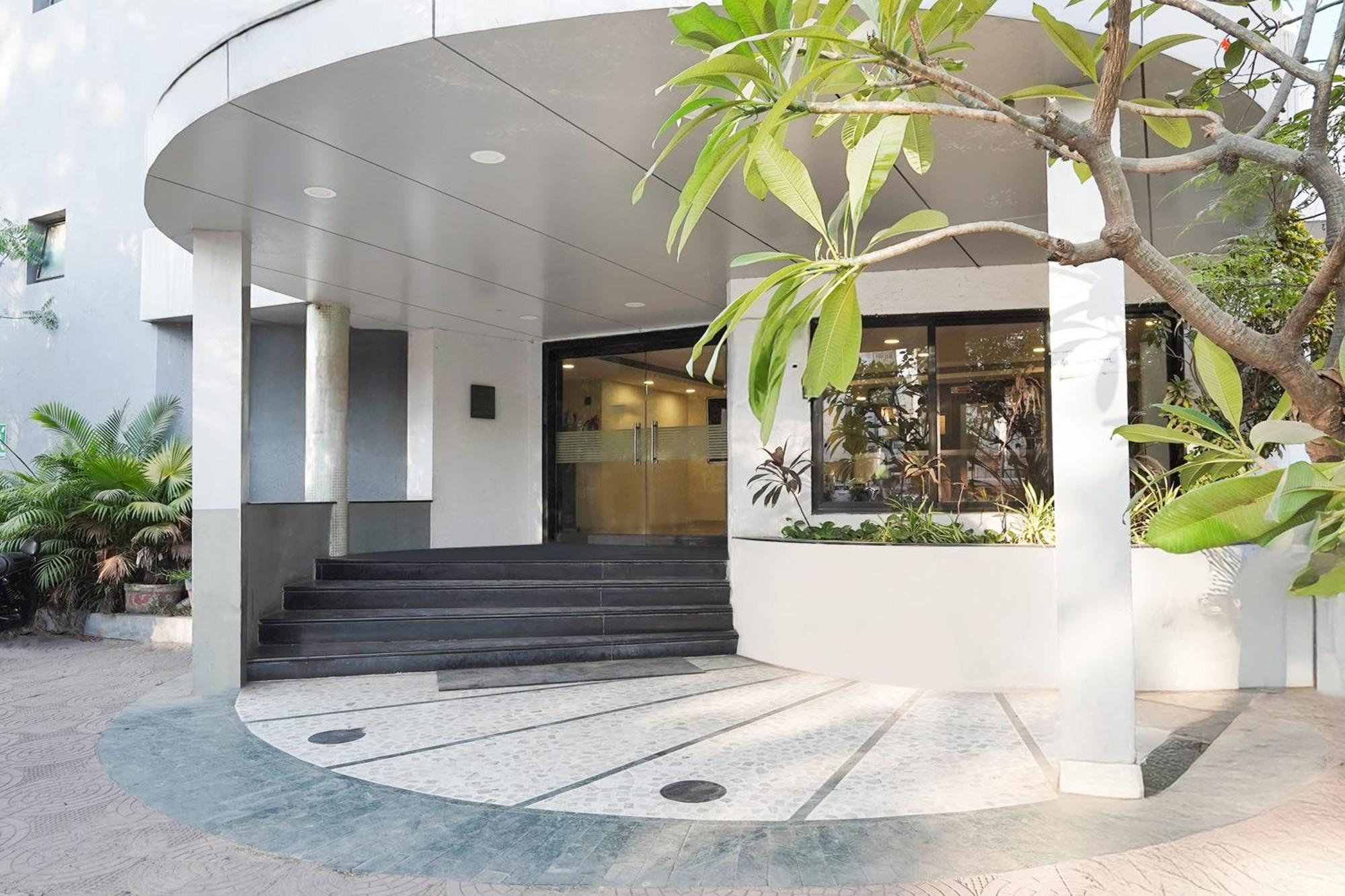 Palette Country Club Surat Hotel Exterior photo