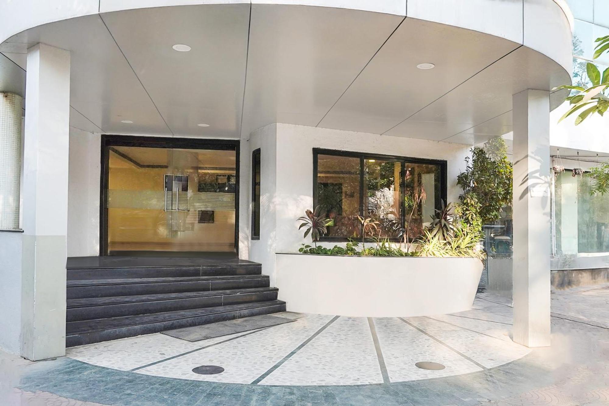 Palette Country Club Surat Hotel Exterior photo